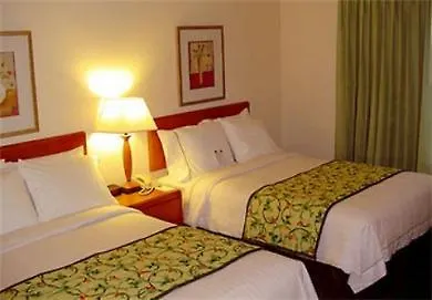 费尔菲尔德纳特欧玛斯萨克拉门托机场套房旅馆 薩克拉門托 3*,